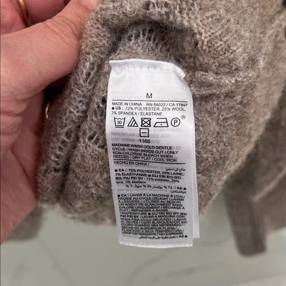 Old Navy Women's Beige Crew Neck Sweater - Picture 4 of 5